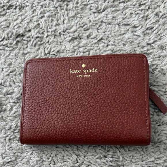 Kate Spade Bifold Wallet in Brown Pebbled Leather